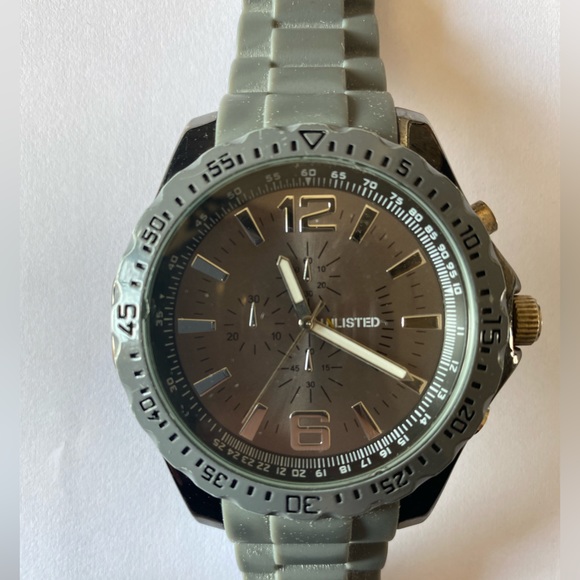 Unlisted Kenneth Cole army green watch stainless steel back! - Picture 6 of 6